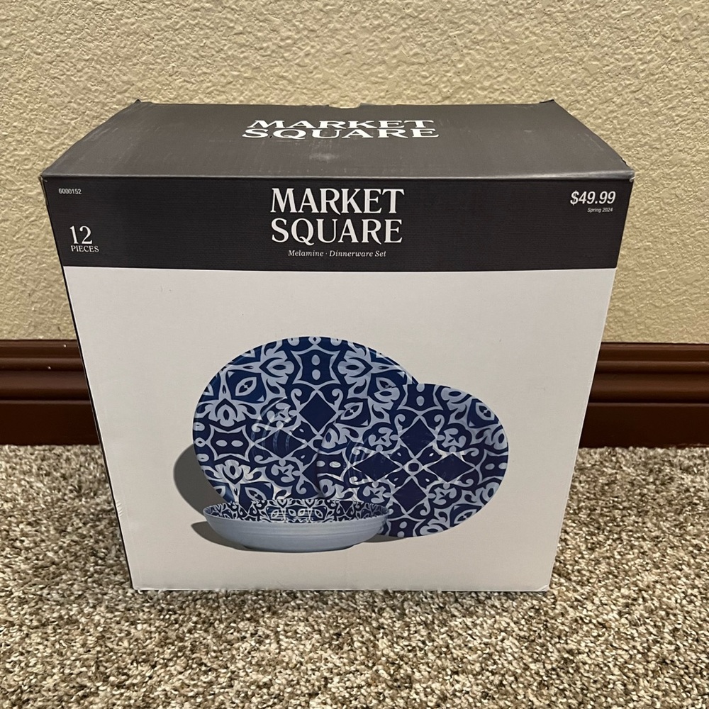 NEW 12 PIECE MELAMINE DINNERWARE SET